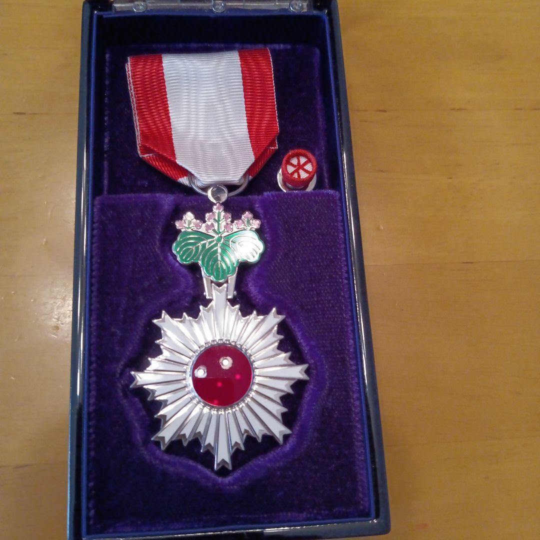 【激レア 極美品】旭日単光章 現行タイプ 改正後新型 純銀製　勲章 旧 勲六等