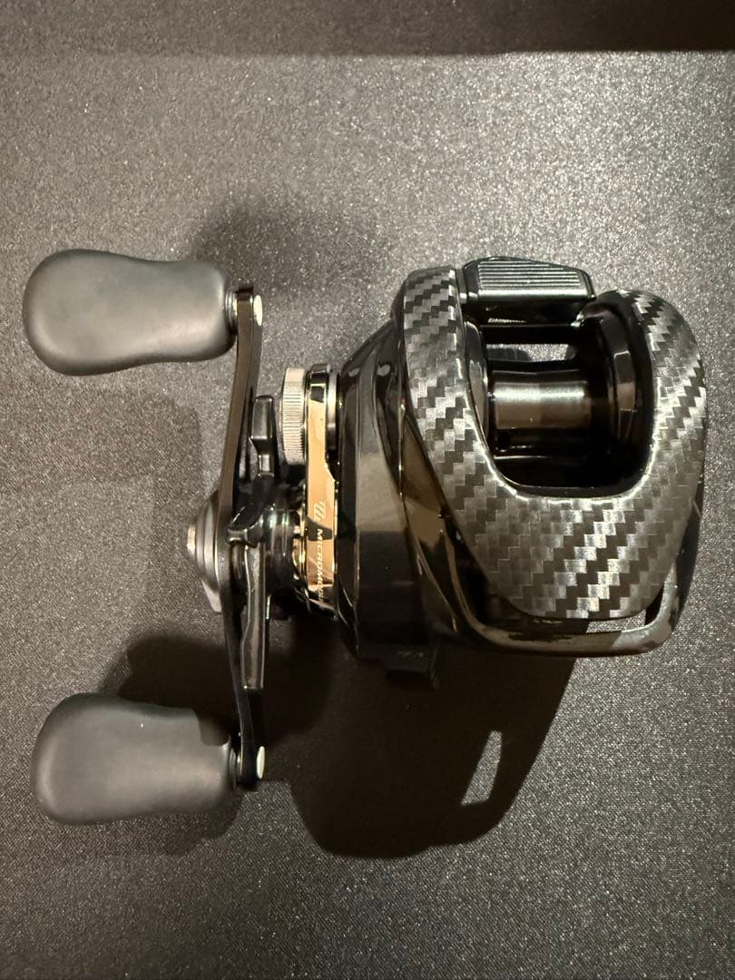 24メタニウムDC 70HG 右 鎧デカール付 SHIMANO