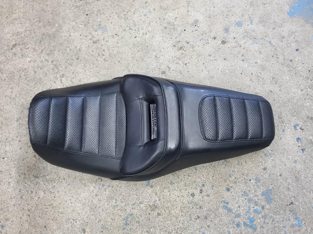 美品ハーレー ダイナ ローライダー 06~17 純正 シートパッド リーチシート