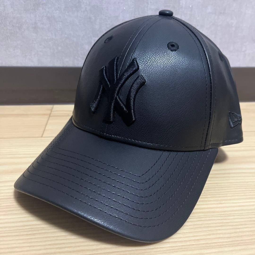売り尽くしセール　ニューエラ　NEW ERA ヤンキース　レザー調　ブラック