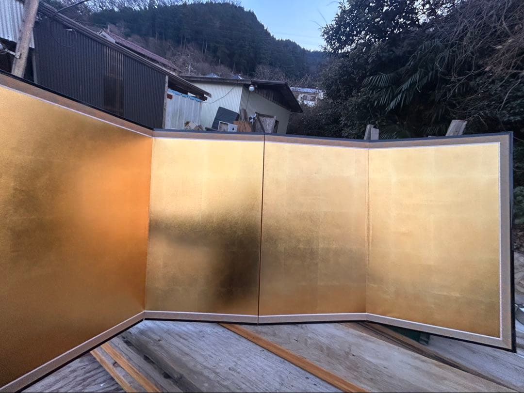 五月人形　背景縦　金箔