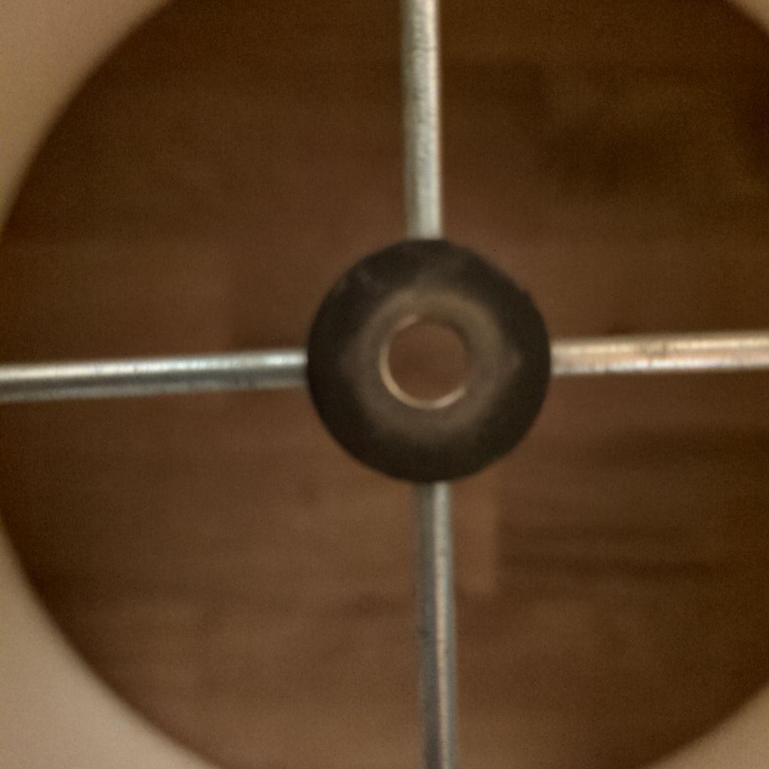 オレンジとホワイトの陶器製テーブルランプ