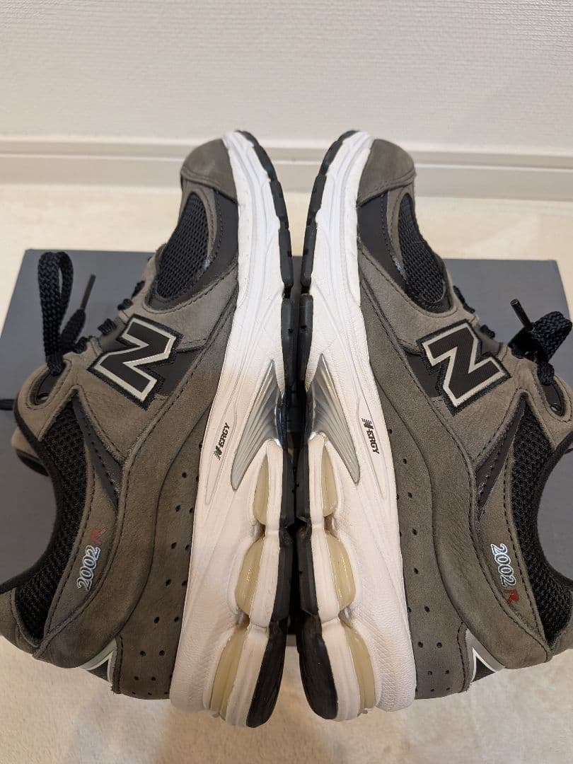 New Balance 2002RB グレー/ブラック