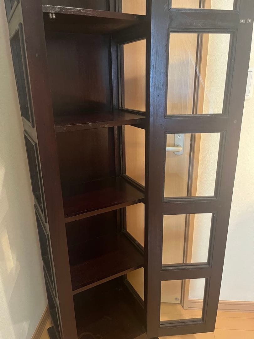 木製ガラス扉付キャビネット 本棚　アジアン家具　キャビネット