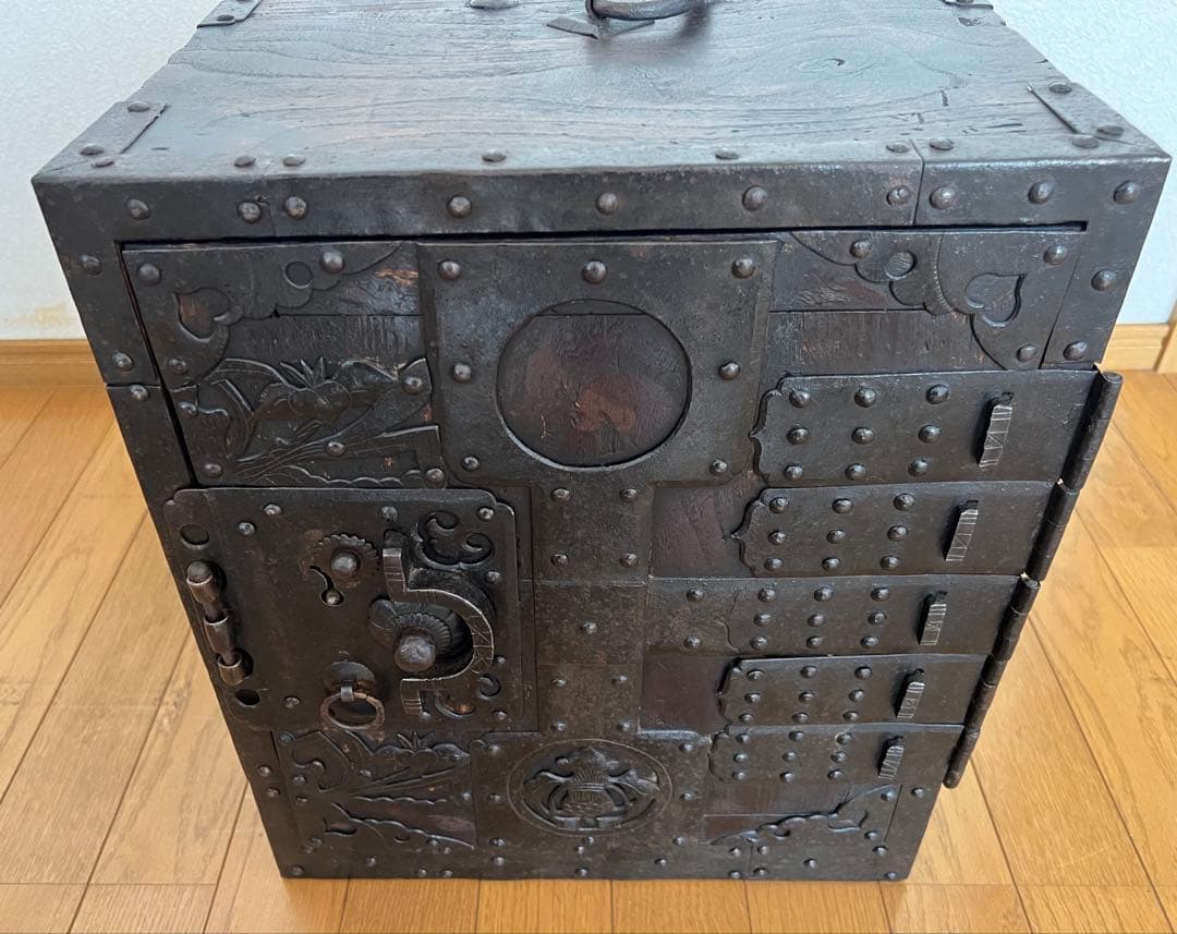 骨董品 船箪笥 時代箪笥 木製 鉄金具 鍵付 アンティーク 小引出(5ヶ所)