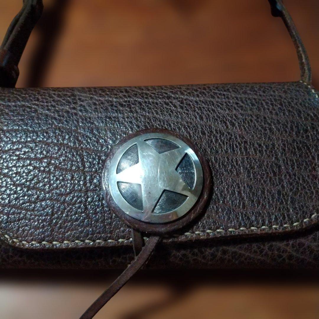 ラッキージョン　ブラウンレザー スターコンチョ付きウォレットショルダー