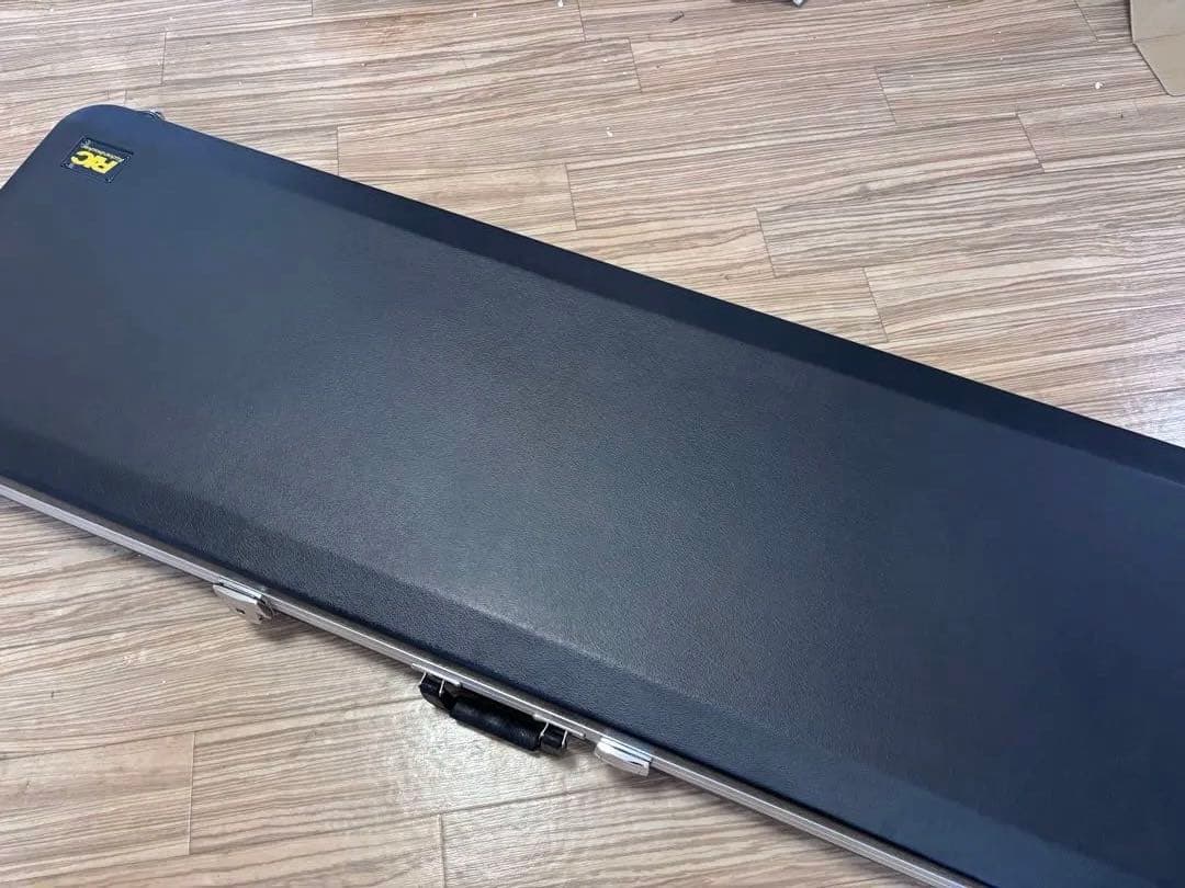 新品同様 リッケンバッカー ハードケース 4001 / 4003用 鍵付き