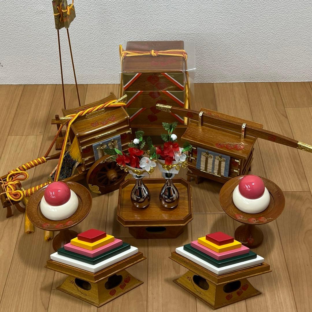 雛人形　桃の節句　雛道具　ケヤキ塗　蔦蒔絵