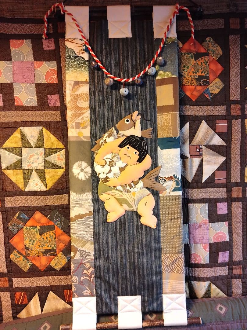 端午の節句　ちりめん押し絵タペストリーと鯉の置き物セット