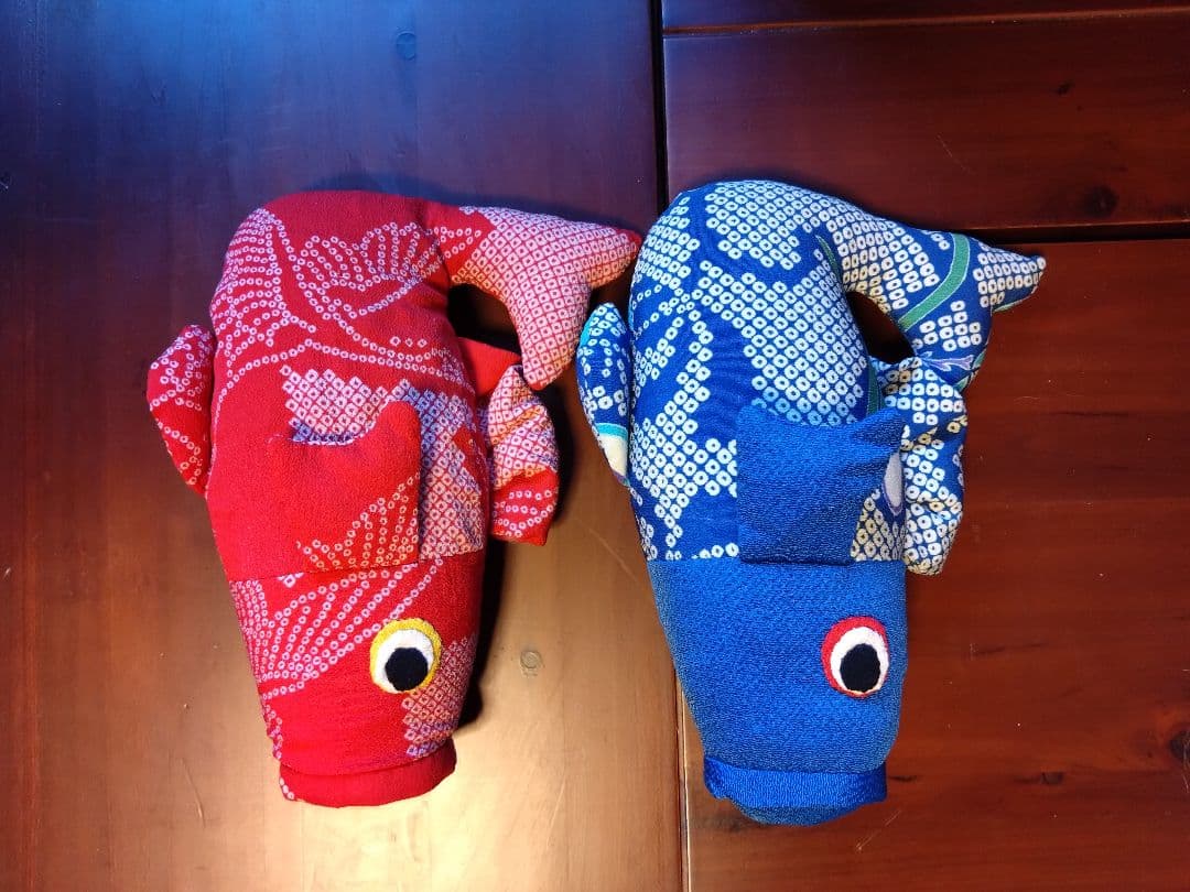 端午の節句　ちりめん押し絵タペストリーと鯉の置き物セット