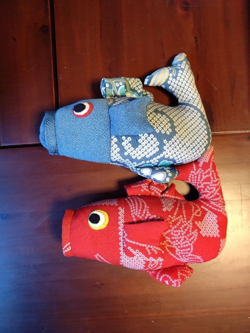 端午の節句　ちりめん押し絵タペストリーと鯉の置き物セット