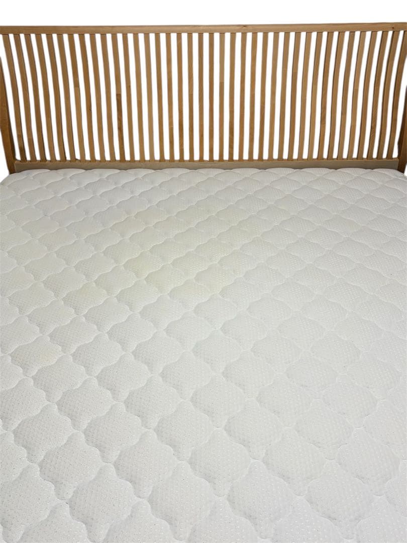 クイーンサイズ ベッドフレーム 無垢材 両サイドコンセント付き