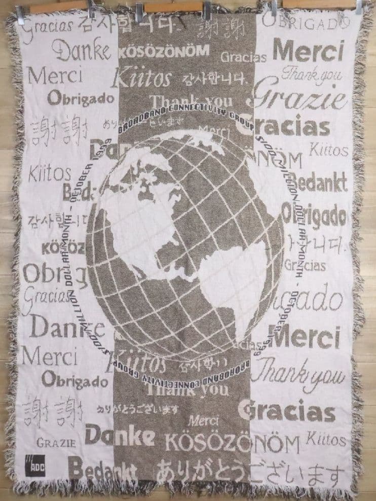 地球儀デザインの多言語ラグ