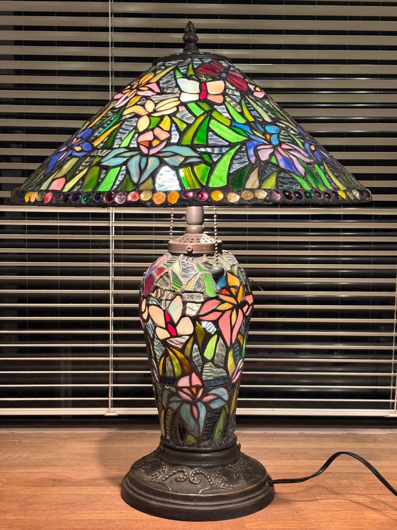 ステンドグラスランプ　花と蝶