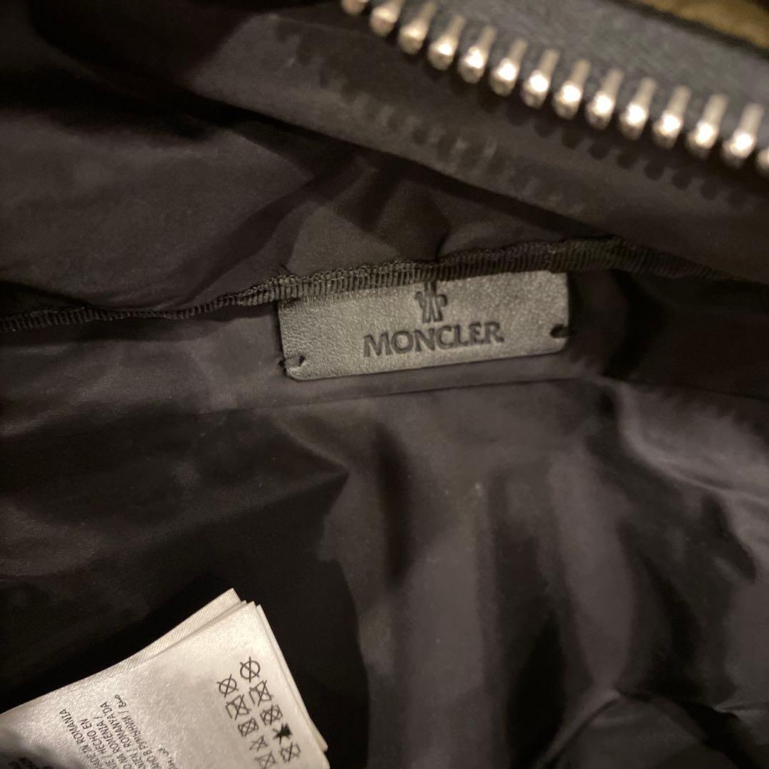 MONCLER ボディバッグ オリーブ色　未使用