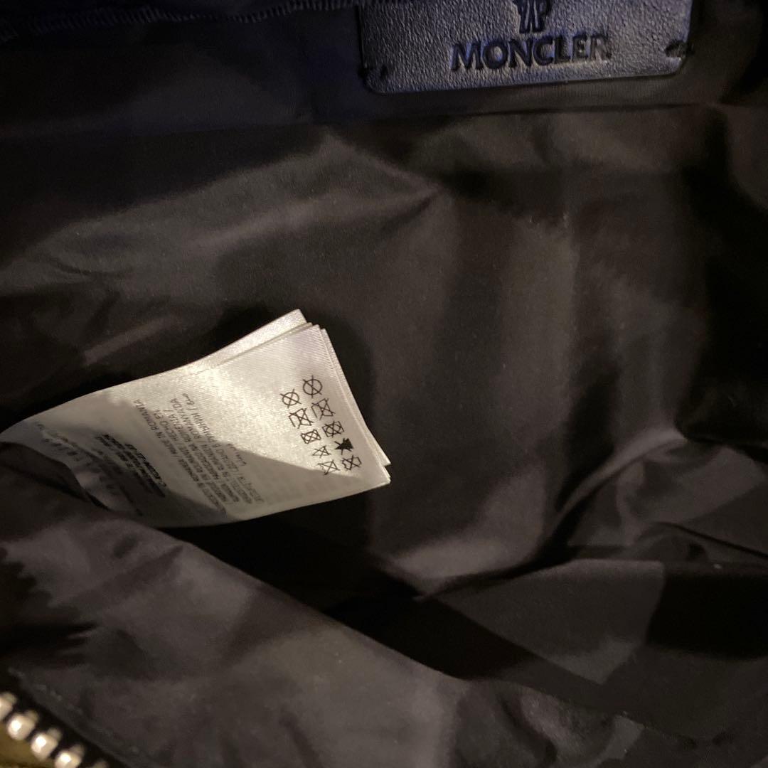 MONCLER ボディバッグ オリーブ色　未使用