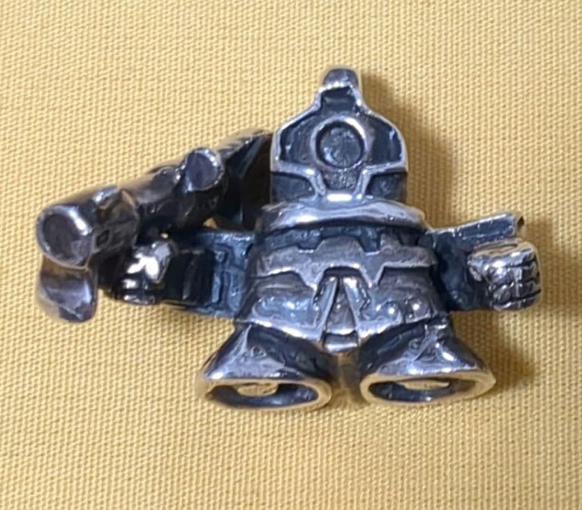 機動戦士　ガンダム　シルバーペンダントトップ　ドム