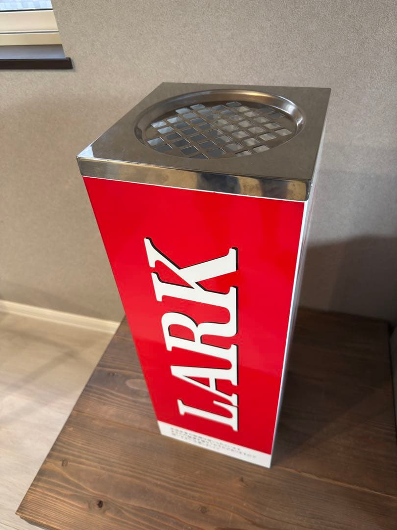 LARK スタンド型 灰皿 新品未使用