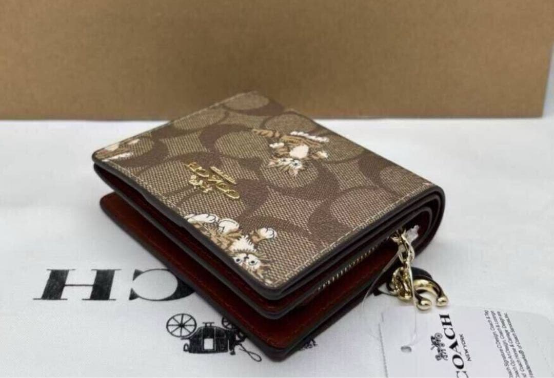 COACH 猫のイラスト 二つ折り財布