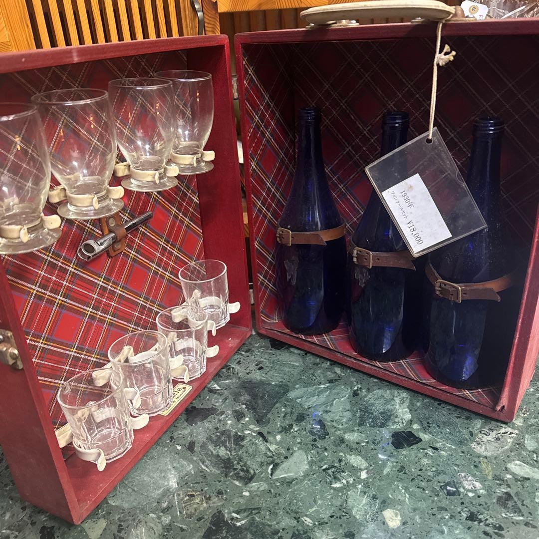 イギリス　アンティーク グラスとボトルセット