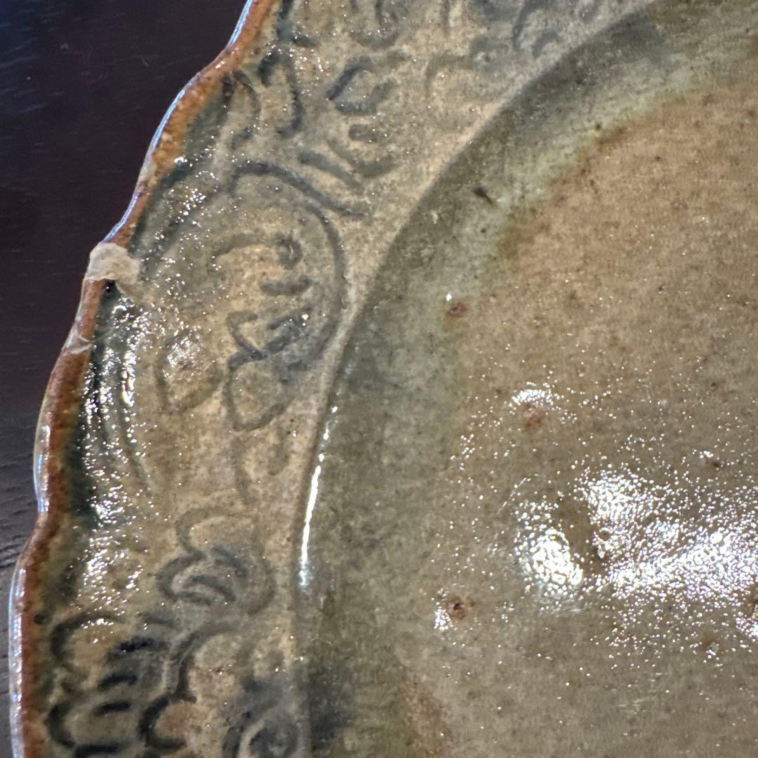 イムサエムさんのお皿 欠けあり1箇所 装飾的な青茶色の陶器皿