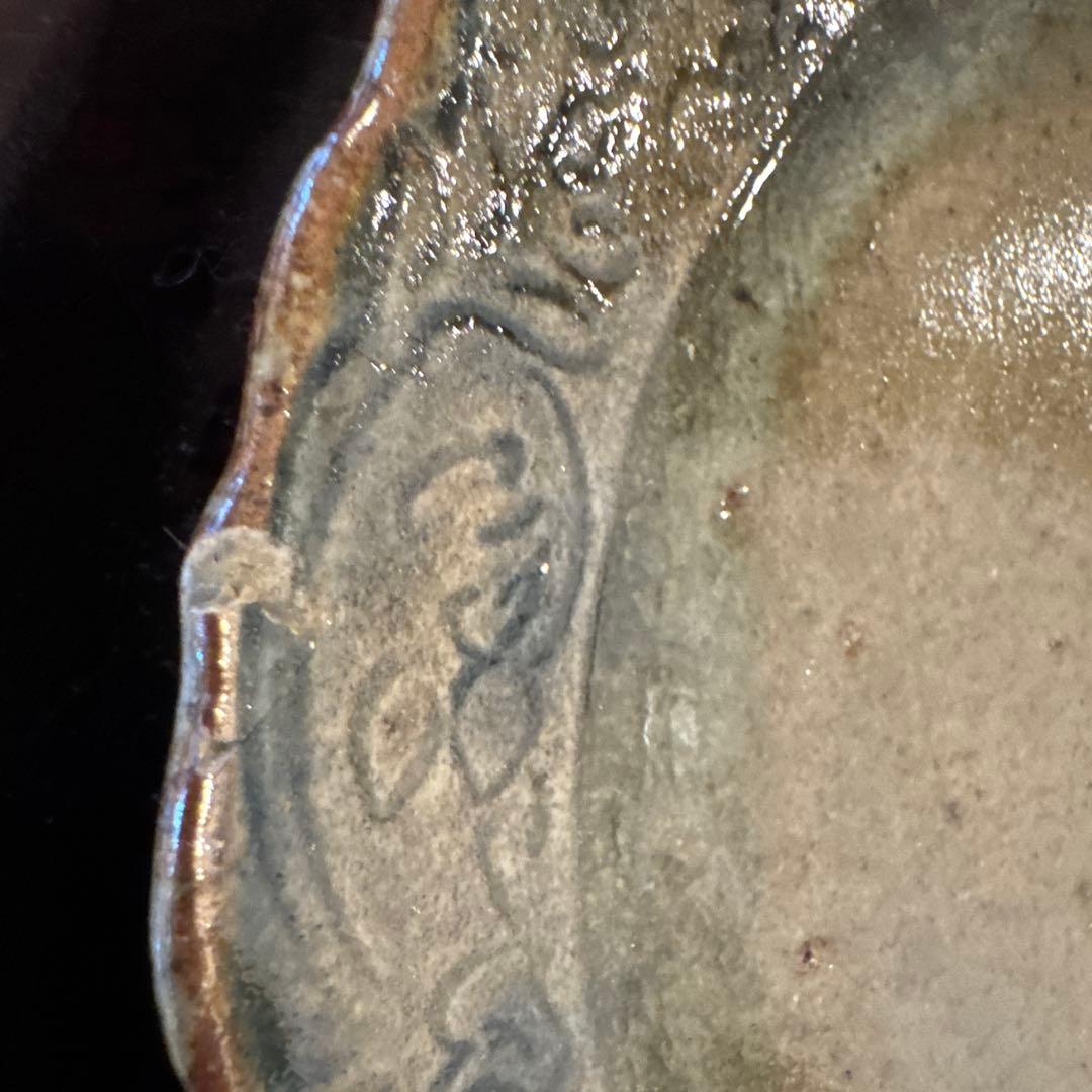 イムサエムさんのお皿 欠けあり1箇所 装飾的な青茶色の陶器皿