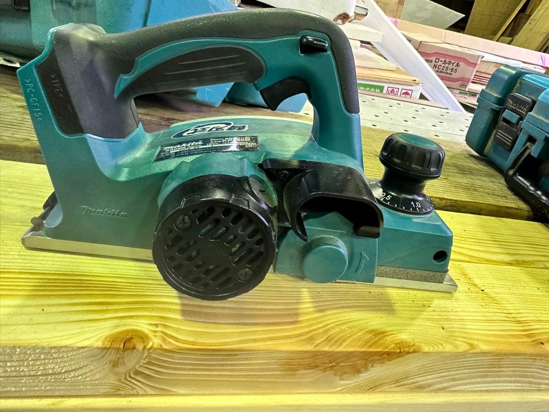 マキタ　充電式カンナ