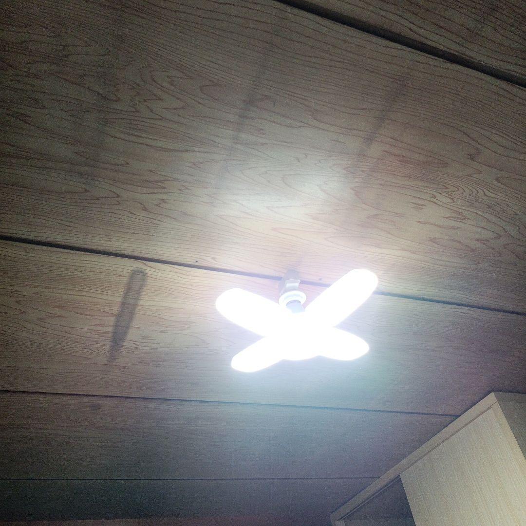 ガレージ、倉庫、作業灯部屋LED電球 4枚羽根 3個スイッチコード金具セット