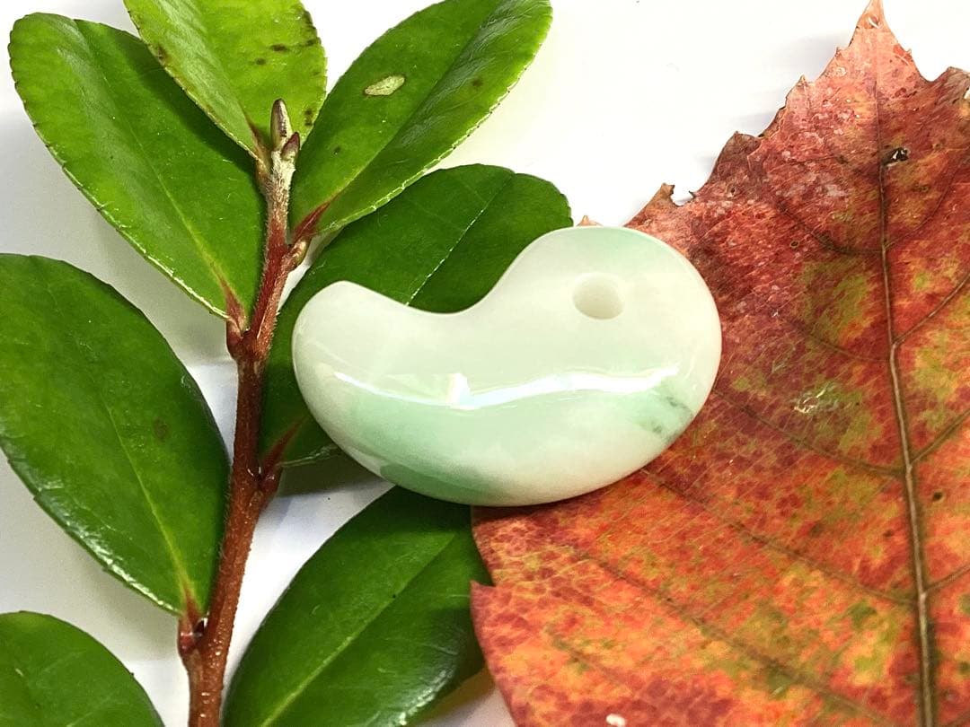 超レア‼️高額材料使用 ジェダイト糸魚川翡翠勾玉‼️ コレクション級　御守り　本物を