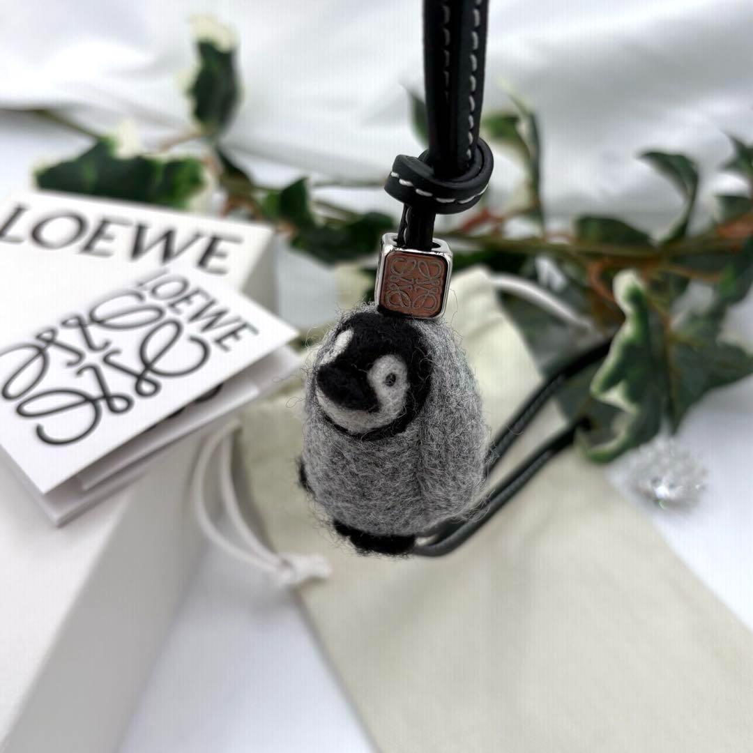 LOEWE　 ベビーペンギン レザーチャーム アナグラム ダイス