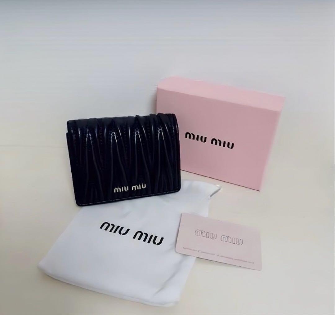 MIUMIU 二つ折り財布　ブラック