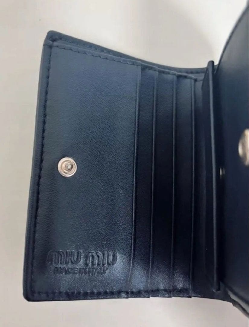 MIUMIU 二つ折り財布　ブラック