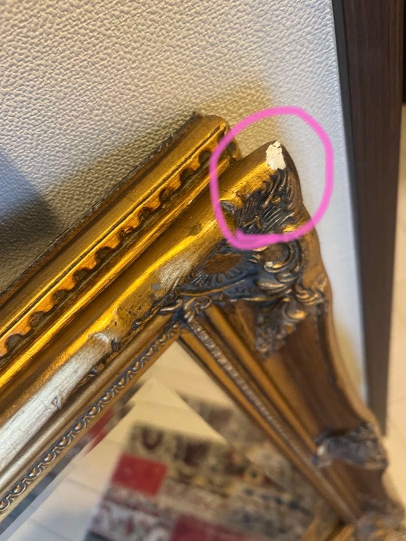 アンティーク風ゴールドの壁掛け鏡