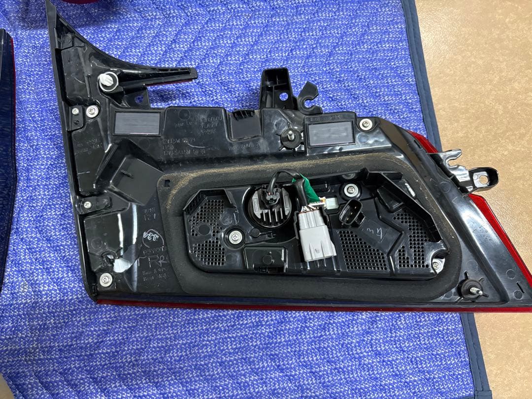 30アルファード後期　冷寒地　シーケンシャル　テールライト