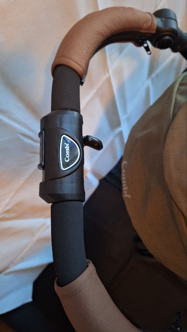 Combi ベビーカー スゴカルα　4キャスcompactエッグショック　美品