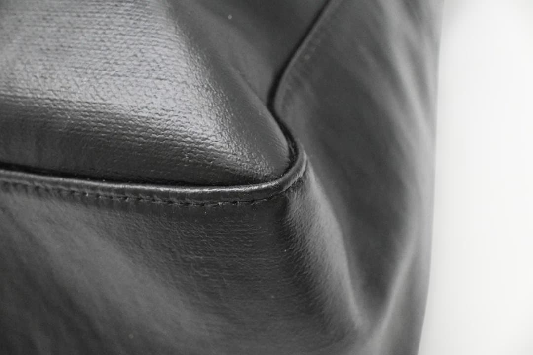 Bottega veneta　ボッテガヴェネタ　レザー　トートバッグ　ブラック