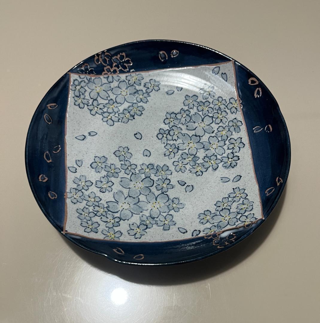 有田焼　桜　丸皿　紺色　藍色　焼き物　陶器　食器　さくら