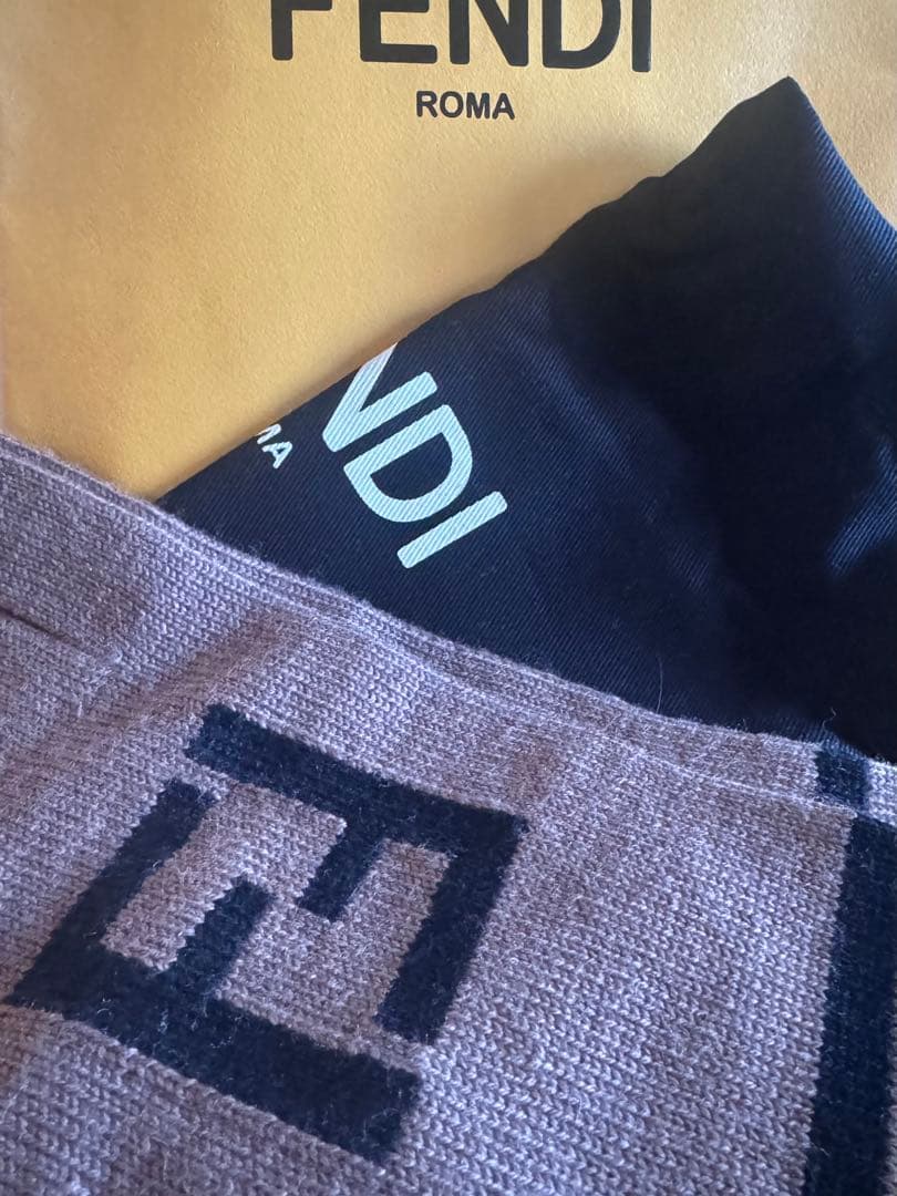 Fendi ロゴ入り ベージュ手袋