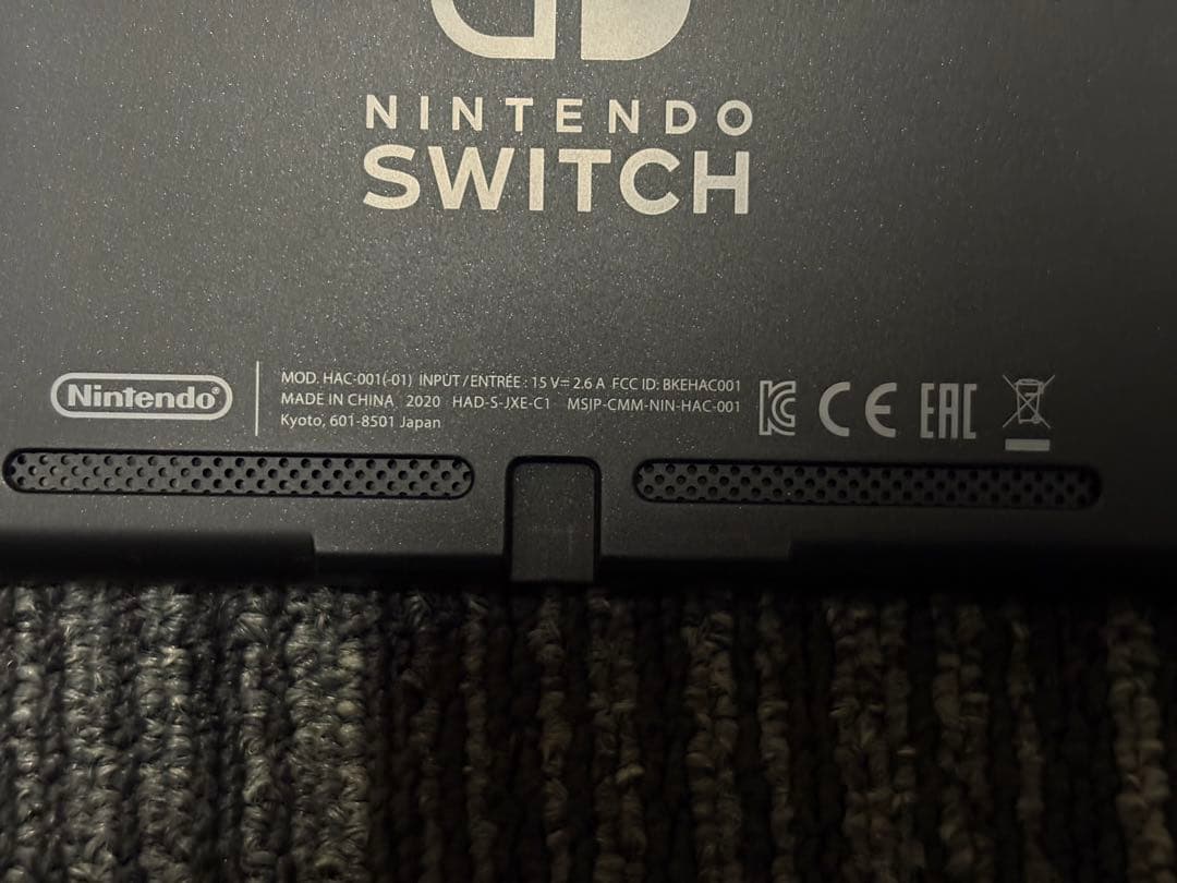 【中古】Nintendo Switch本体 + プロコン、おまけケース付