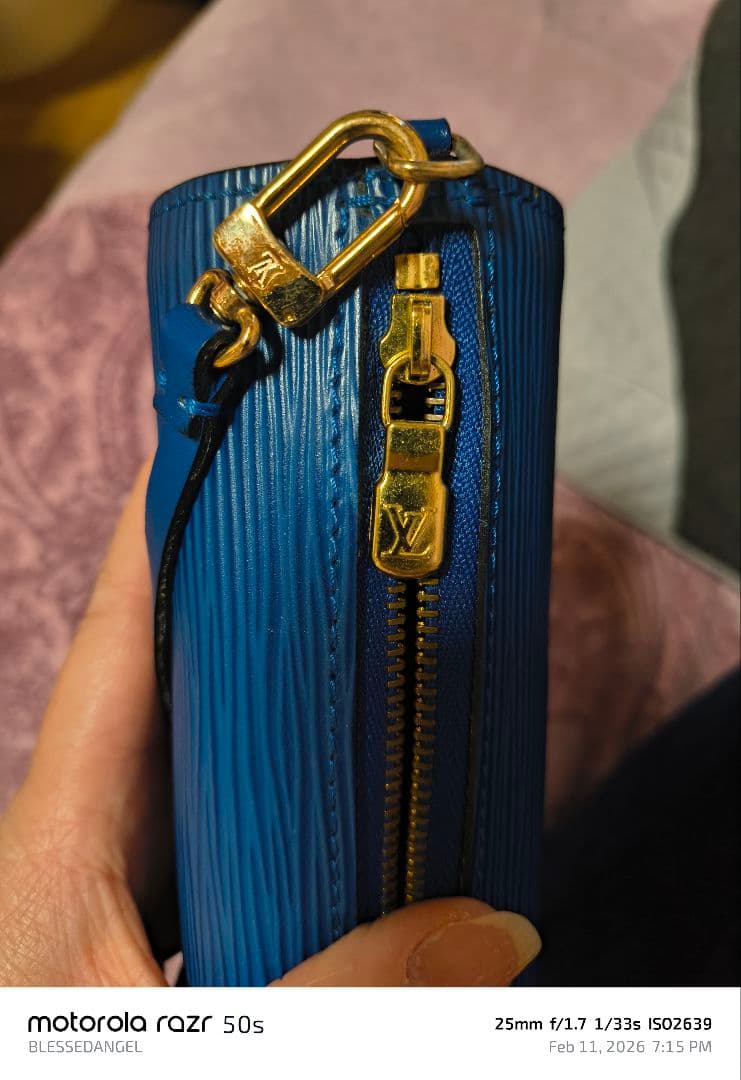 Louis Vuitton エピレザー クラッチバッグ 青