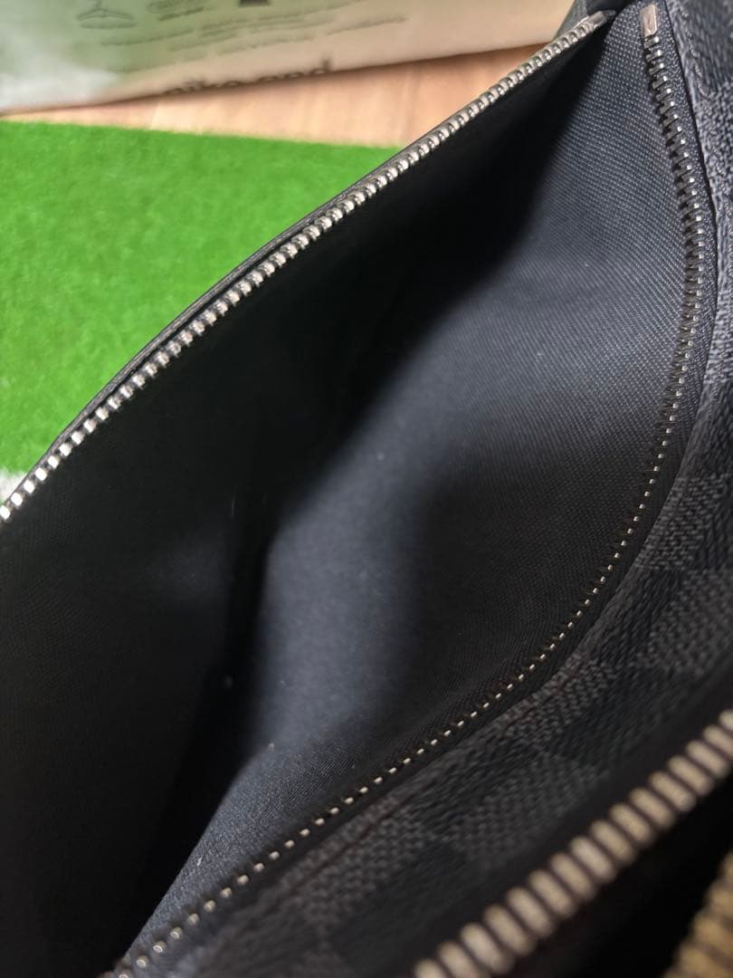 本日限定価格　Louis Vuitton 財布付きボディバッグ ブラック