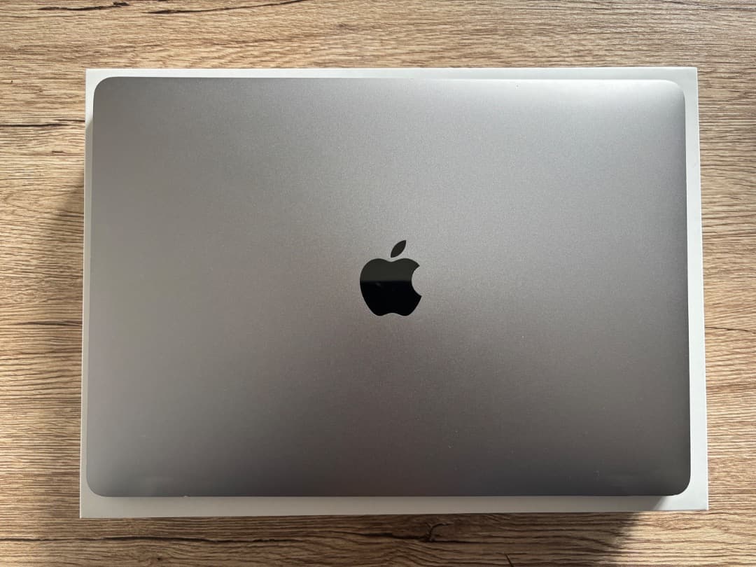 【送料無料】Macbook Pro 2019 13インチ USキーボード