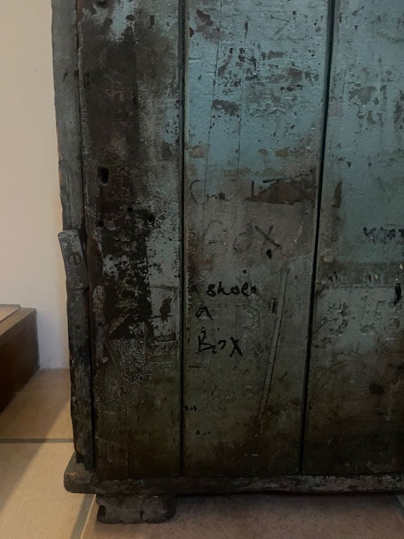 ヴィンテージ 木製本棚・収納キャビネット ペイント剥離・手書き文字あり｜工業系