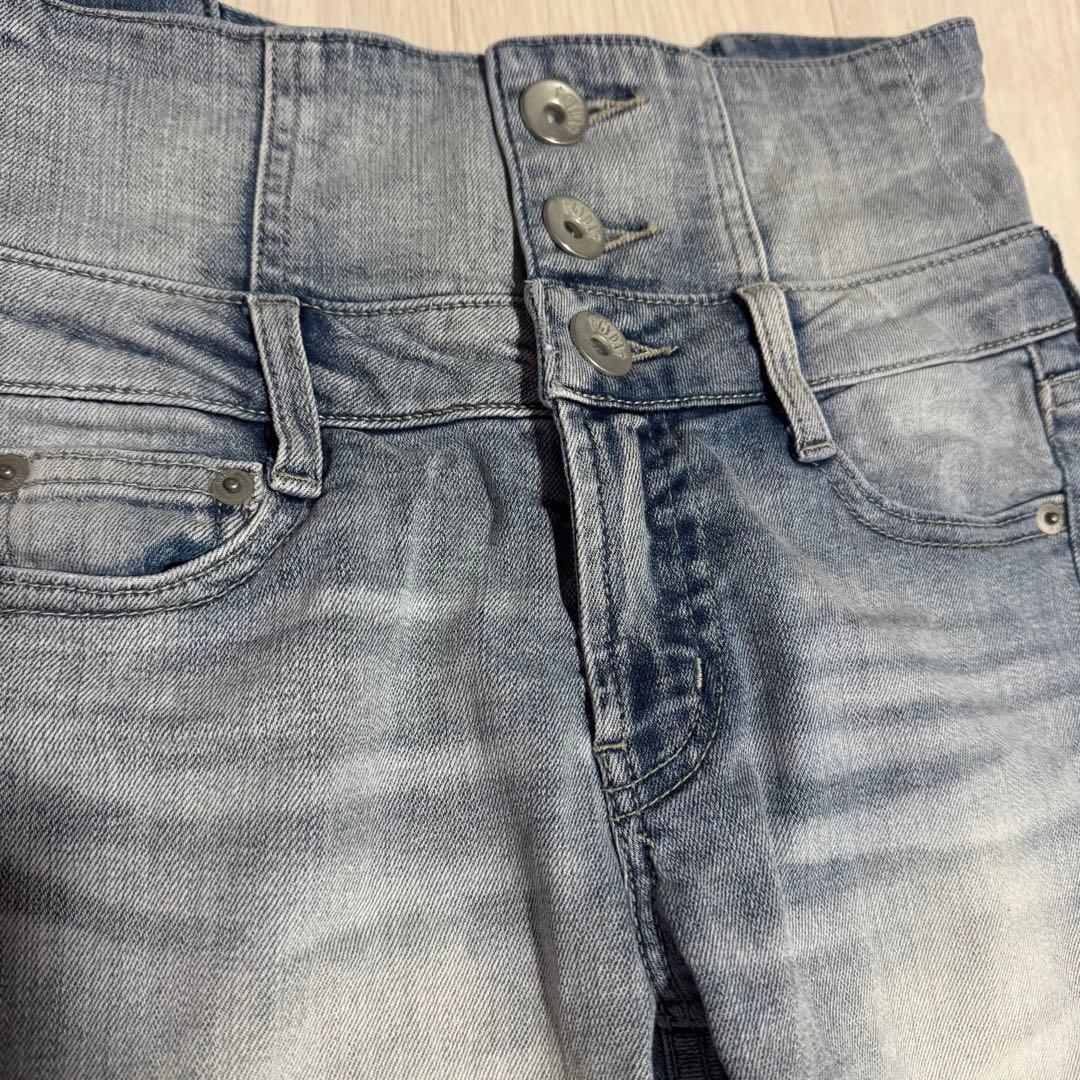 未使用　大人気GYDA H/W ハウエストクロススキニー　バッククロスs ボタン