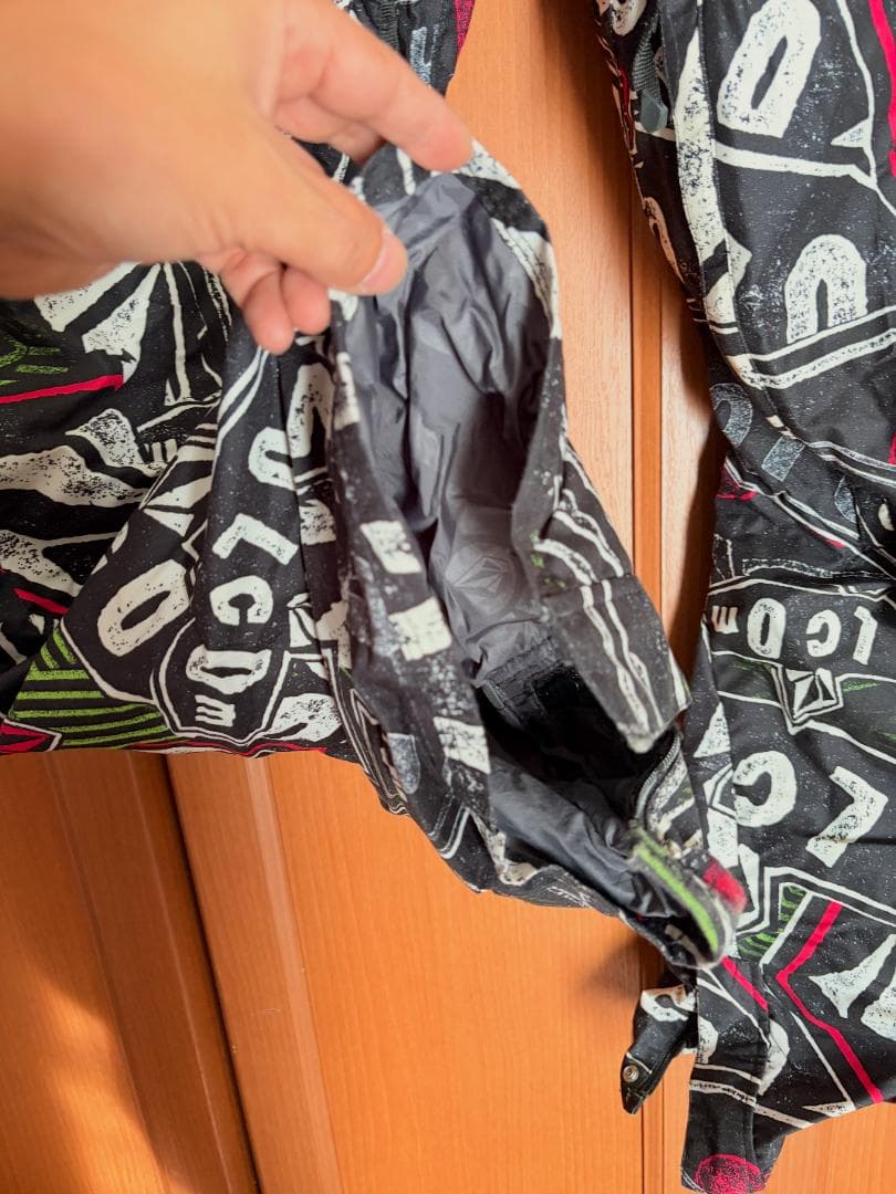 さかも！ さん専用◾️VOLCOM スノーボードウェア　上下セット　Lサイズ