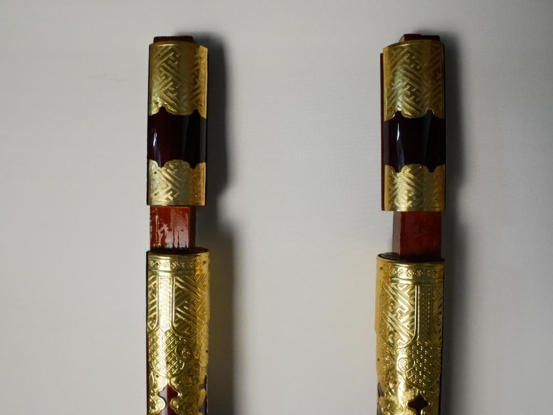 限定値下　収集品　最高級の大型仏壇用の大柱　梨地塗　本金メッキ手打金具　1596