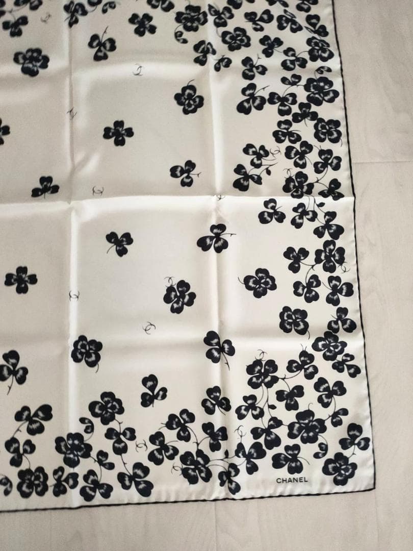 新品未使用 CHANEL シャネル 大判 シルクスカーフ クローバーモチーフ箱付