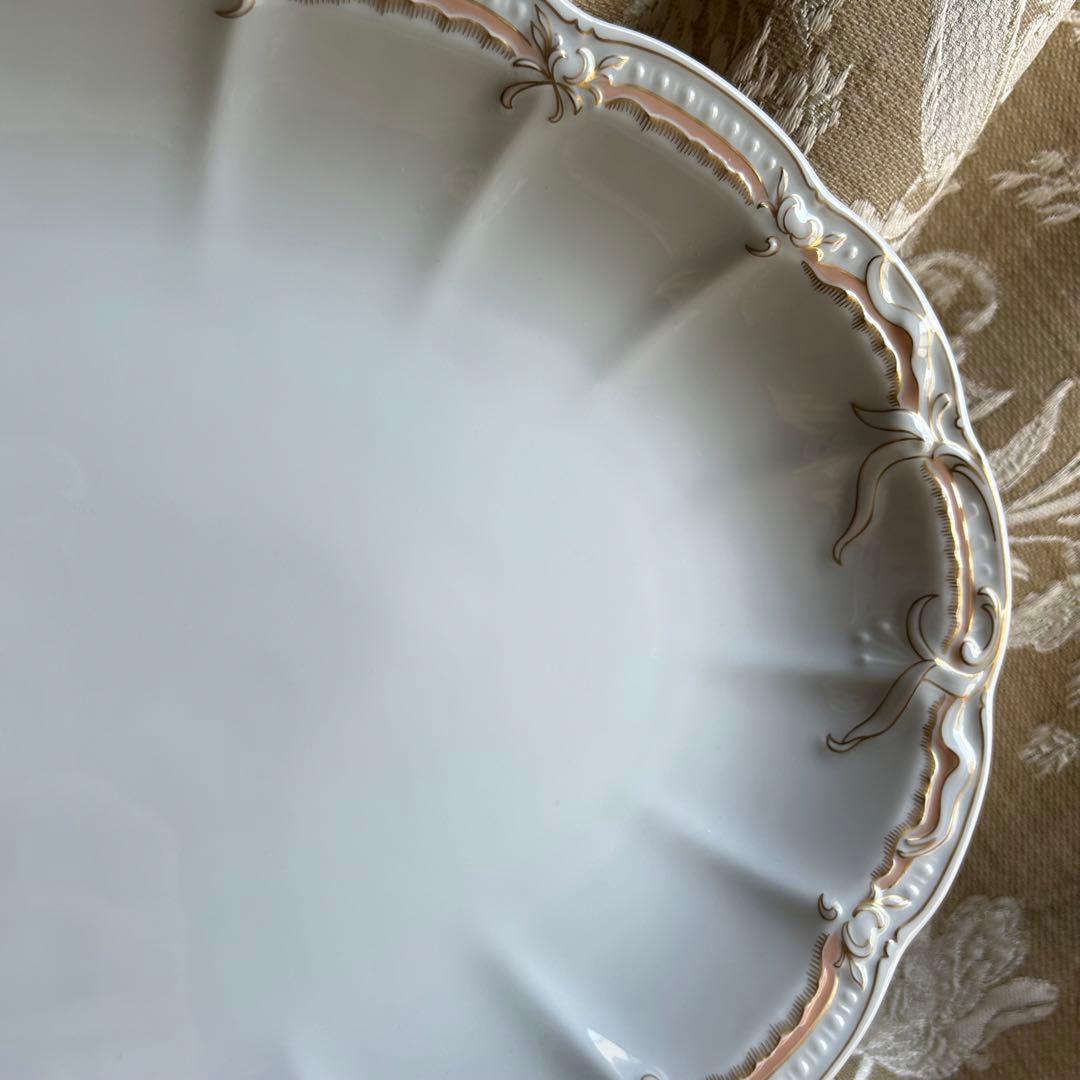 HutchenReuther淡い上品なペール ドイツ製レリーフディッシュ