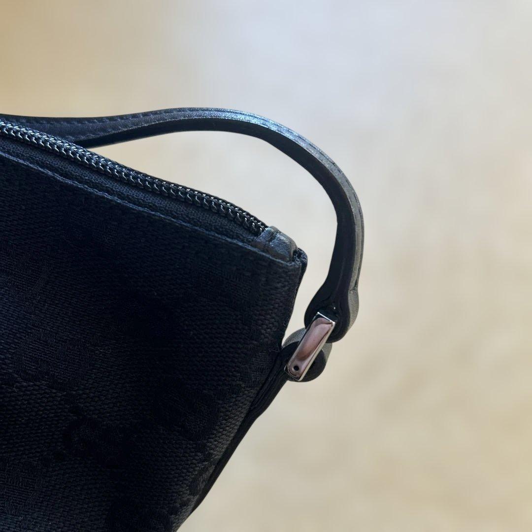 GUCCI 新品ブラック ポーチ ショルダーストラップ付き
