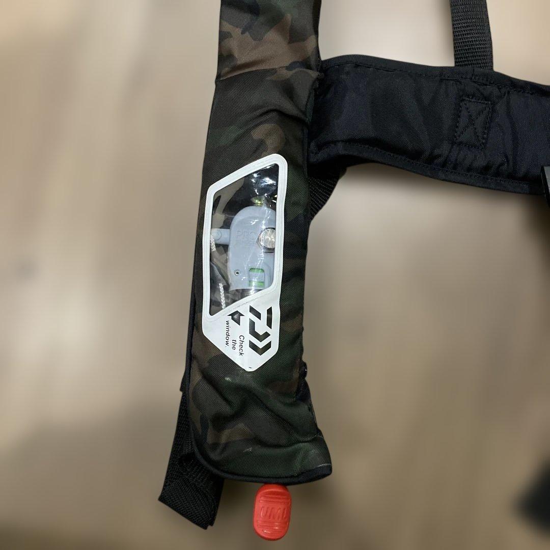 中古 Daiwa 膨張式ライフジャケット ダイワ